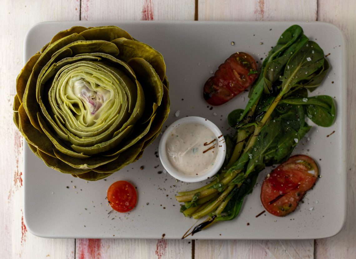 Artischoke mit veganem Waldhonig-Senf-Dip
