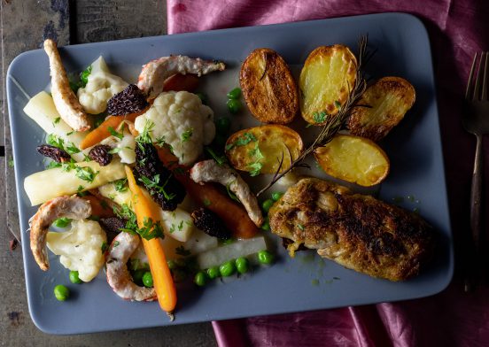 Hähnchenfilet an Leipziger Allerlei und Röstkartoffeln