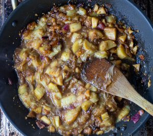 Zubereitung des Rhabarberchutneys
