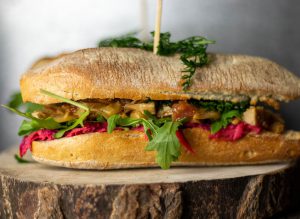 Mit kross frittiertem Karottenkraut