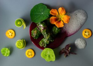 Beeteblattröllchen, gefüllt mit Kräuterseitlingen
