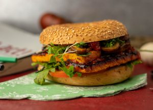 Mit gebratenen Champignons