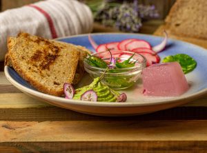 Mit Pesto vom Radieschengrün