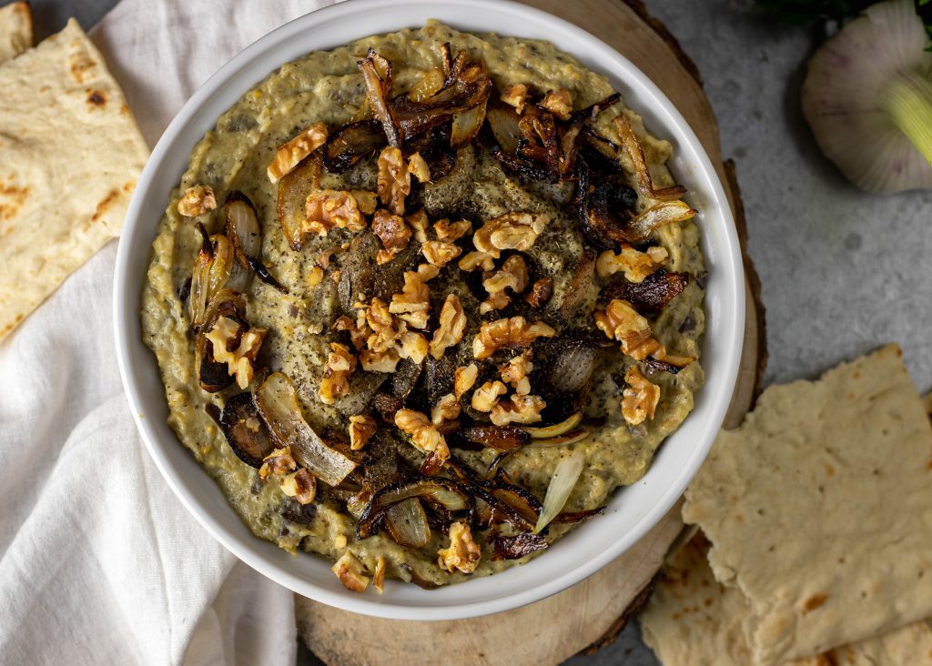 Eine persische Spezialität aus Auberginen und Joghurt. Köstlich gewürzt mit Minze und Safran.
