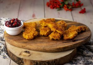 Panierte Kräuterseitlinge an fruchtigem Chutney