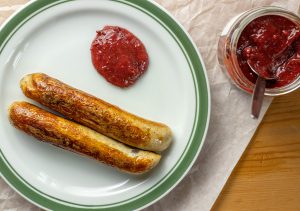 Lecker zu veganen Würstchen