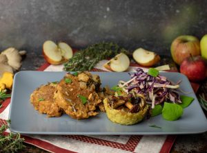 Braten mit Apfelglasur, Pilze im Kartoffelnest, Coleslaw