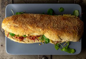 Mit veganem Parmesan und Oregano überbacken