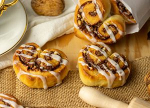 Süße Schnecken zu Herzen gerollt