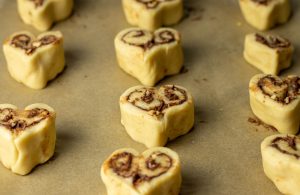 Die Herzen sind fertig zum Backen