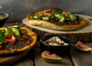 Zatar auf knusprigem Fladenbrot