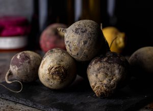 Frische Bio Rote Beete, bereit zum Fermentieren