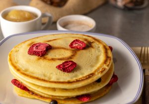Goldbraun angebratene Pfannkuchen