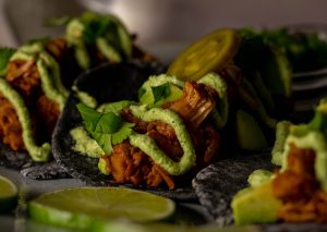 Tortillas gefärbt mit gesunder Aktivkohle