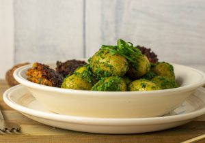 Bärlauch-Walnuss-Pesto mit gerösteten Walnüssen