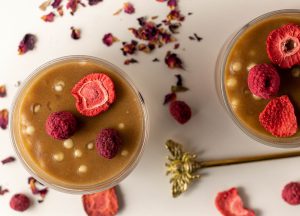 Auf fruchtigem Himbeerspeigel gebettet