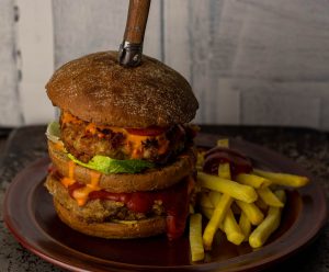 Jackfruit Patty in krosser Röstzwiebel Panade