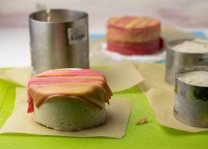 Belegen mit Rhabarberstreifen