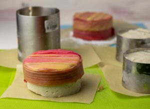 Ummanteln mit Rhabarberstreifen