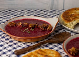 Fruchtige, erdige Rote Beete Birnen Suppe