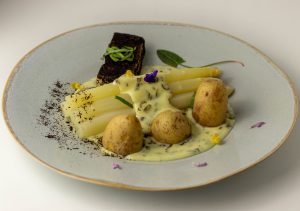 Cremige, leckere Sauerampfer-Hollandaise