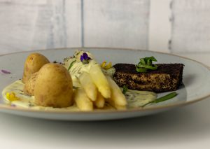 Der erste weiße Spargel dieses Jahr