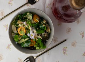 Im Dressing zu Wildkräutersalat mit Buchentrieben