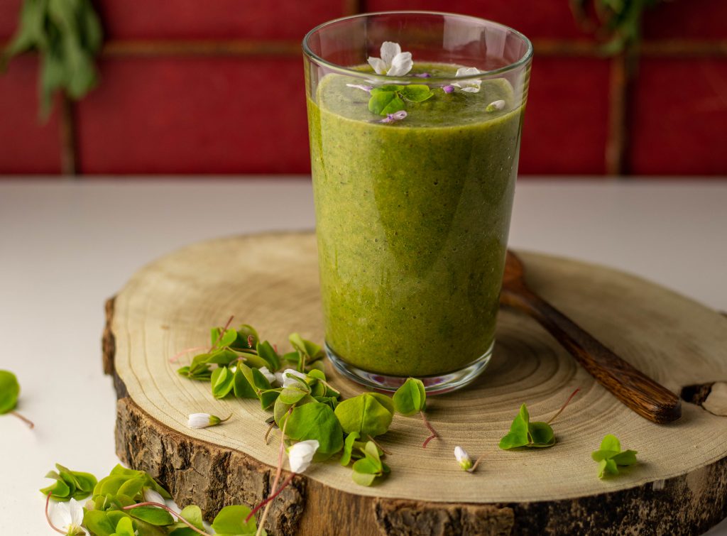 Smoothie mit aromatischem Sauerklee