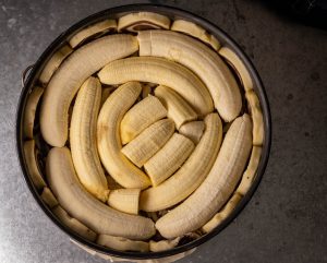 Bananen auf den Mürbeteigplätzchen