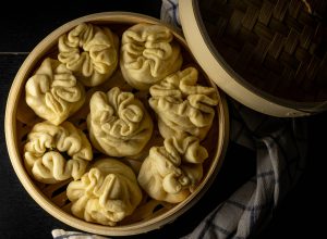 Frisch aus dem Dampfbad: Baozi, chinesische Hefetaschen