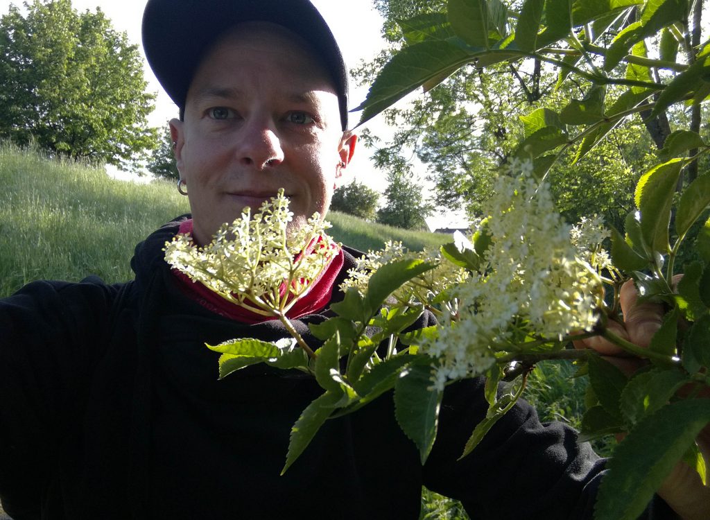Der Holunder, das Selfie und ich