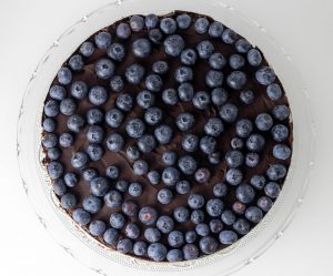 Innen in der Käsekuchenschicht: laktofermentierte Blaubeeren