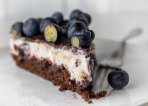 Blaubeeren auf dreierlei Art: frisch, als Marmelade und fermentiert
