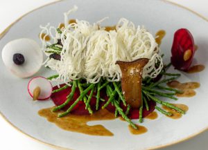 Seespargel und Seitanstreifen im Glasnudelnest