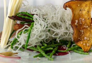 Frittierte und roher Seespargel
