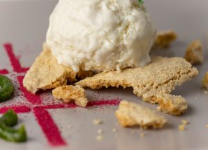 Knuspriger Mandel Crumble sorgt für den nötigen Crunsch