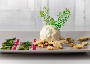 Mit knuspriger Coral Tuile garniert
