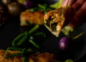Köstlich gewürzte Algen-Räuchertofu-Gemüsefüllung