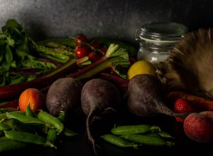 Frisches saisonales Obst und Gemüse