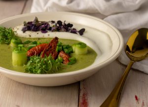 Vegane Cremesuppe aus regionalen Zutaten