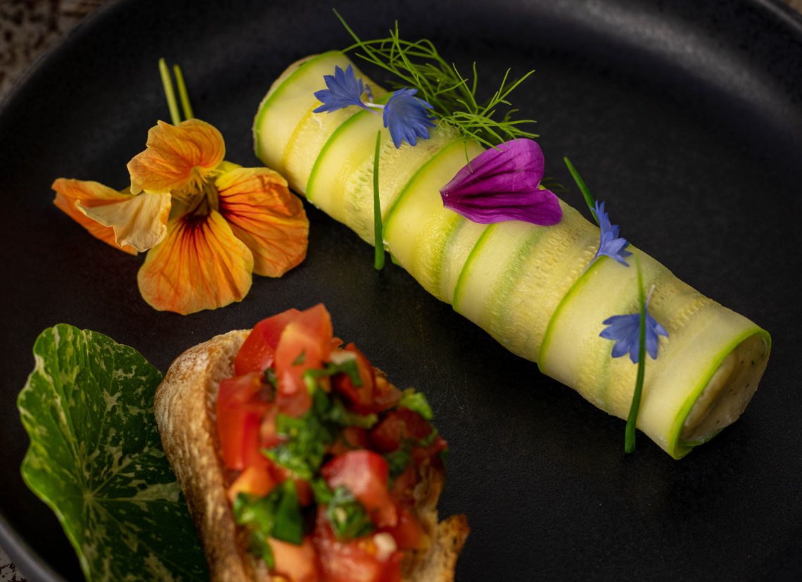 Zucchini Cannelloni an Tomaten Crostini
