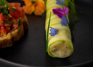 Eine cremige Kräuterfüllung auf Cashewbasis