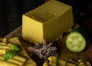 Viel günstiger als gekaufte vegane Keese. Man kann also richtig gut sparen.