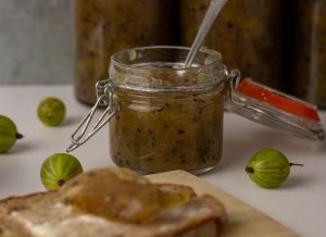Mit saisonalen, regionalen Stachelbeeren aus dem Alten Land