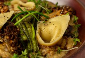 Frisch gekochte, selbstgemachte Tortellini