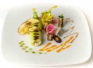 Cremig gefüllter Lauch, mit Steinpilzen und veganem Ricotta