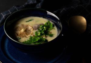 Diese köstliche Cremesuppe lebt vom Eigengeschmack des Winterpilzes