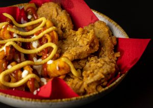 Austernseitling Nuggets schmecken mit vielen Dips. Hier mit meiner Keesesauce, Ketchup und Aioli.