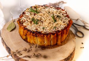 Fertige Rigatoni Torte frisch aus dem Ofen