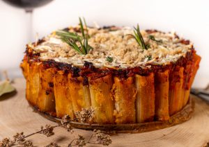 Eine heiße Pastatorte frisch aus dem Ofen